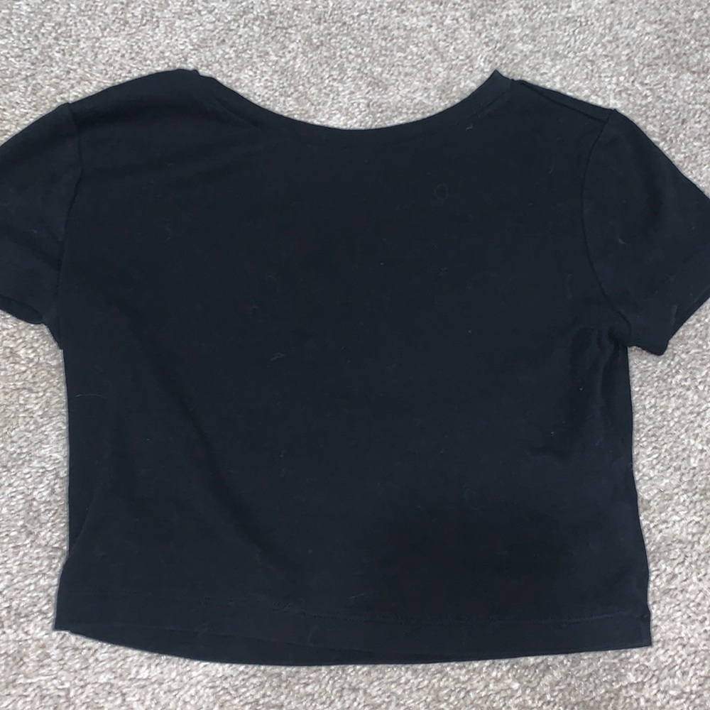 Black cropped tee